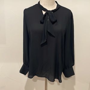 Chic workwear black blouse